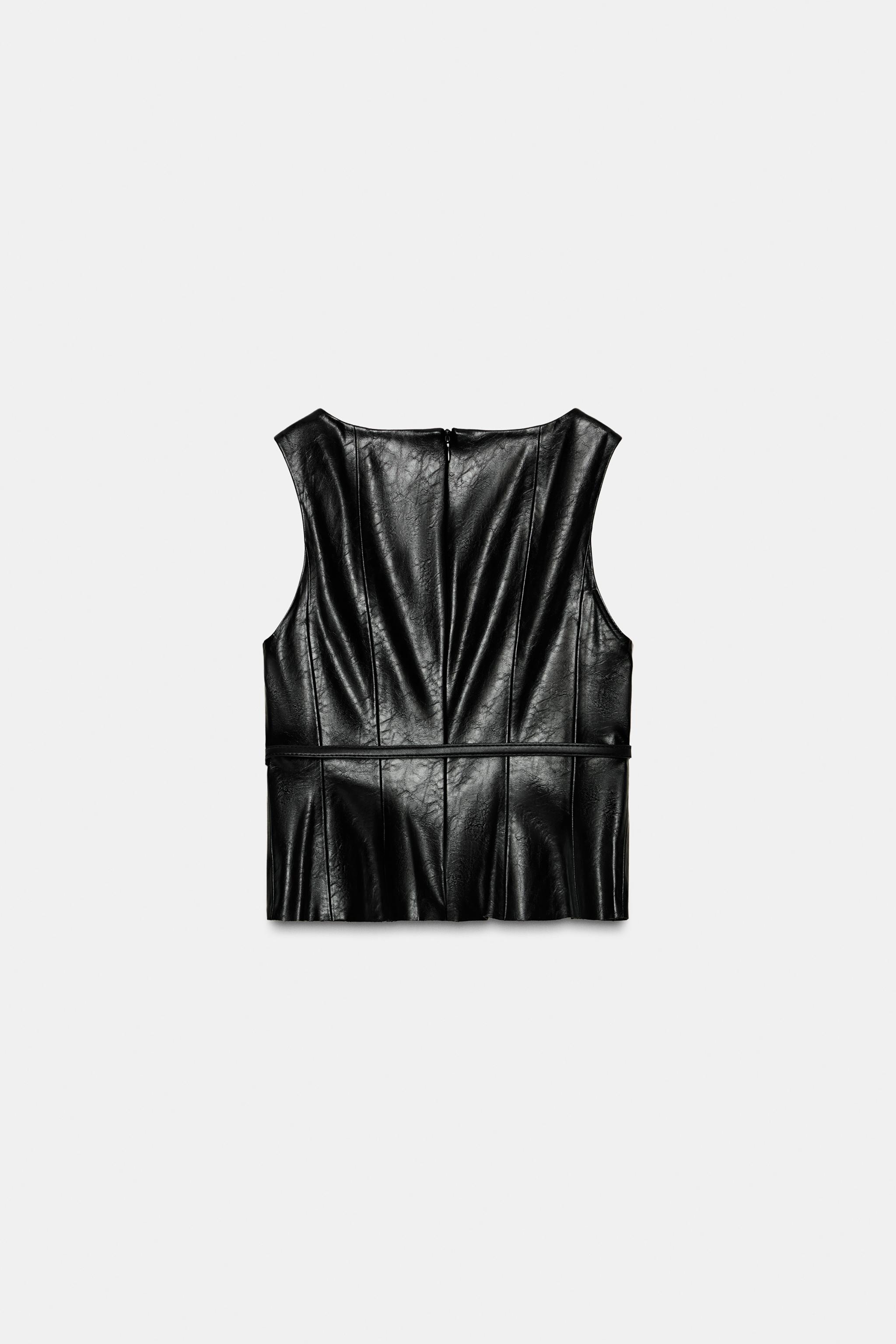 TOP MATIÈRE SYNTHÉTIQUE AVEC CEINTURE